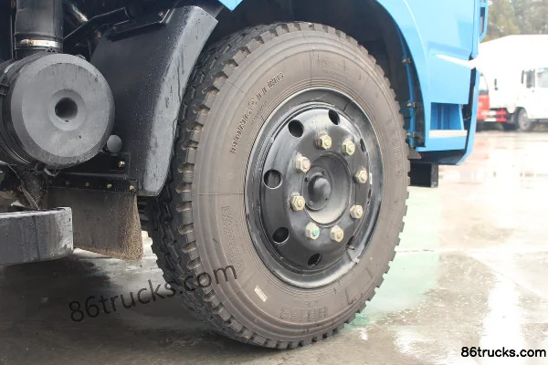 Dongfeng Duolika D8 2018 160 hp 4X2(6 wheels) 6.2m Semi-row Flatbed Cargo Truck Chassis (3) | 86Trucks