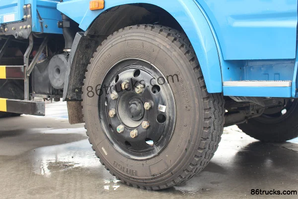 Dongfeng Duolika D8 2018 160 hp 4X2(6 wheels) 6.2m Semi-row Flatbed Cargo Truck Chassis (1) | 86Trucks