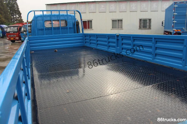 Dongfeng Duolika D8 2018 160 hp 4X2(6 wheels) 6.2m Semi-row Flatbed Cargo Truck Body (3) | 86Trucks