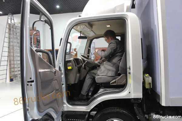 Foton Aumark S3 Series Value Mountain Edition 143 hp 4X2(6 wheels) 4.14m Single Row Van Light Truck (China V) Cab (3) | 86Trucks