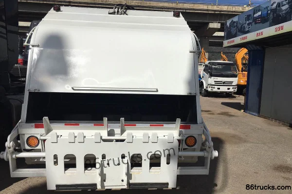 Dongfeng Duolika 124 hp 4X2(6 wheels) Compressed Garbage Truck (Chusheng Brand) Exterior (3) | 86Trucks