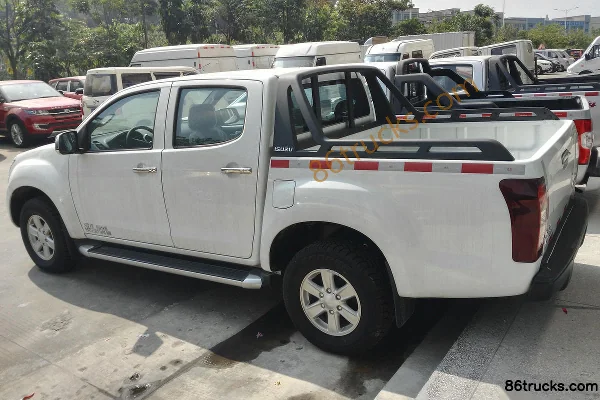 Jiangxi Isuzu D-MAX 2015 Elite 2.5L Diesel 4x2(6 wheels) Double Row Pickup (2WD AT High Clearance) Exterior (2) | 86Trucks
