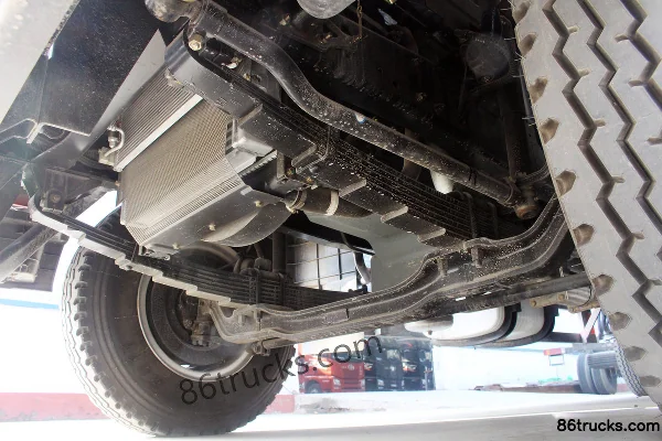 FAW Jiefang Qingdao Long V Medium Truck 164 hp 4X2(6 wheels) 7.2m Van Cargo Truck Chassis (3) | 86Trucks