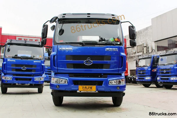 Dongfeng Liuqi Chenglong M3 Medium Truck 160 hp 4X2(6 wheels) 7.7m Semi-Cab Box Cargo Truck Chassis Exterior (2) | 86Trucks