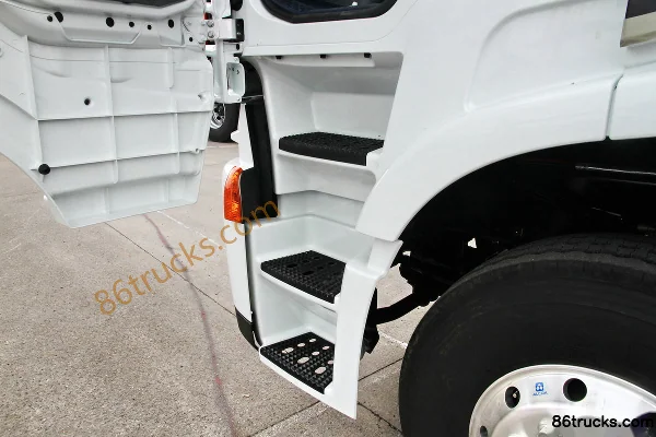 SAIC Hongyan Genlyon C500 Heavy Truck 450hp 6X4(10 wheels) Tractor Truck Cab (3) | 86Trucks