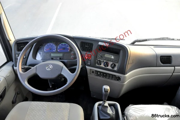 Dongfeng Commercial Vehicle Jiayun camion moyen 210 ch 6X2(8 roues) transport de bouteilles de gaz Cabine (1) | 86Trucks