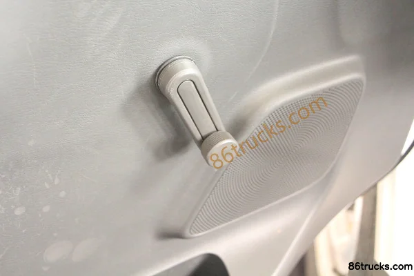 Jinbei New Express 2019 Model Standard 136 hp 6 Seats 2.0L Light Bus (China VI) Cab (3) | 86Trucks