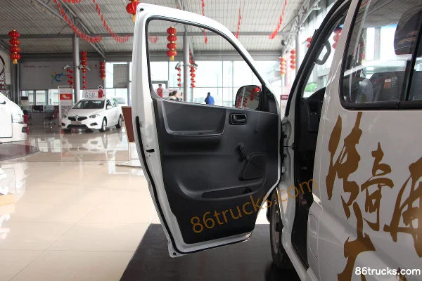 Jinbei New Express 2019 Model Standard 136 hp 6 Seats 2.0L Light Bus (China VI) Cab (1) | 86Trucks