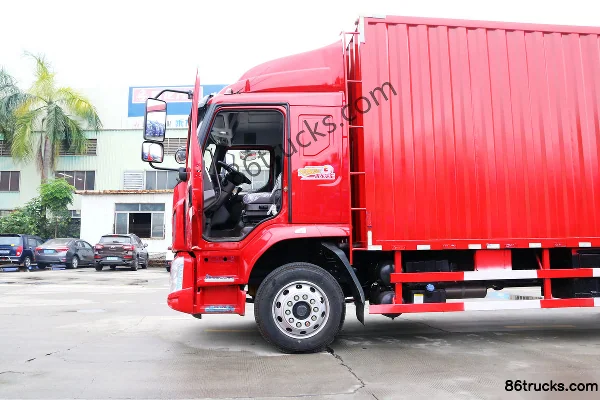 Dongfeng Liuqi New Chenglong M3 Medium Truck 200 hp 4X2(6 wheels) 7.7m Van Cargo Truck Cab (1) | 86Trucks