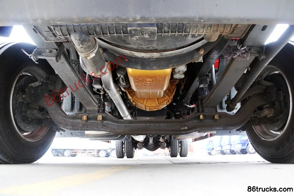 Dongfeng Liuqi New Chenglong M3 Medium Truck 200 hp 4X2(6 wheels) 7.7m Van Cargo Truck Chassis (2) | 86Trucks