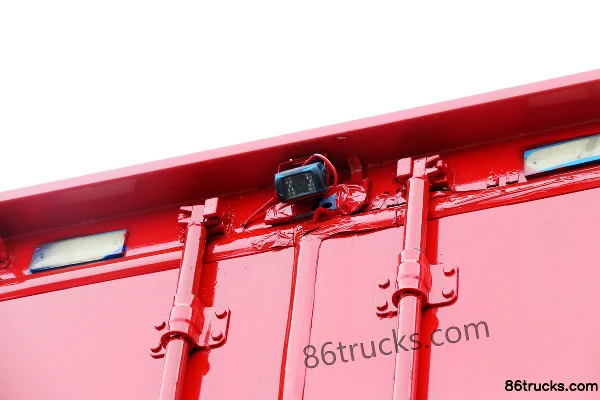 Dongfeng Liuqi New Chenglong M3 Medium Truck 200 hp 4X2(6 wheels) 7.7m Van Cargo Truck Body (3) | 86Trucks