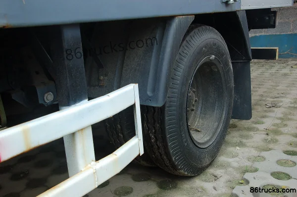 Foton Ollin Chaoyue 95 ch 4X2(6 roues) camion léger fourgon 3,7 m cabine simple (véhicule antidéflagrant) (essence) Châssis (3) | 86Trucks