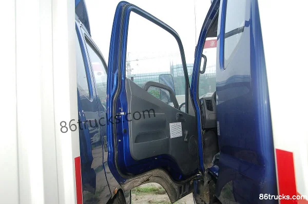 Foton Auman Chaoyue 140hp 4X2(6 wheels) 6.8m crew-cab van cargo truck (1) | 86Trucks