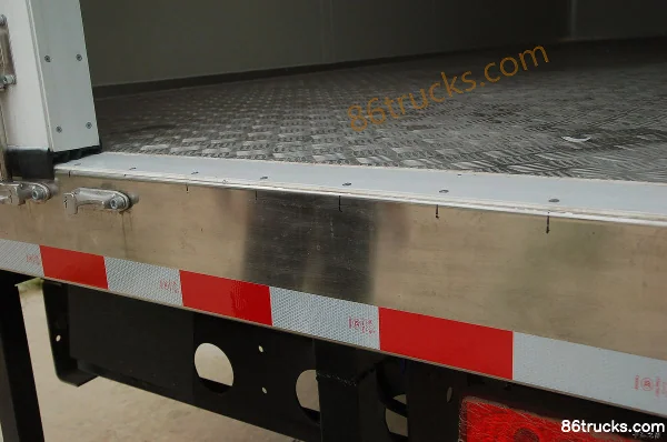 Foton Ollin Jieyun 132 hp 4X2(6 wheels) 4.8m semi-panel van light truck Body (3) | 86Trucks
