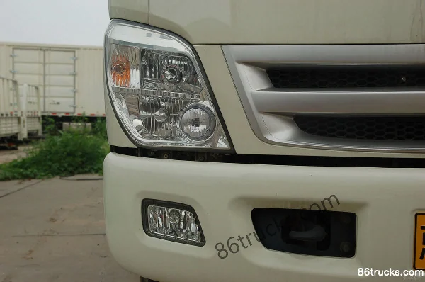 Foton Ollin Jieyun 132 hp 4X2(6 wheels) 4.8m semi-panel van light truck Exterior (3) | 86Trucks