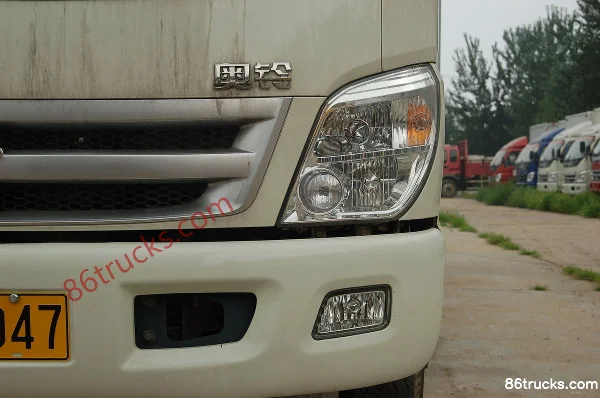 Foton Ollin Jieyun 132 hp 4X2(6 wheels) 4.8m semi-panel van light truck Exterior (2) | 86Trucks