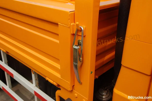 Foton Aumark Série N 95 ch 4X2(6 roues) 3,3 m cabine double plateau léger Carrosserie (1) | 86Trucks