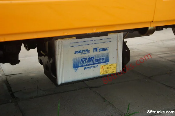 Foton Aumark Série N 95 ch 4X2(6 roues) 3,3 m cabine double plateau léger Châssis (1) | 86Trucks