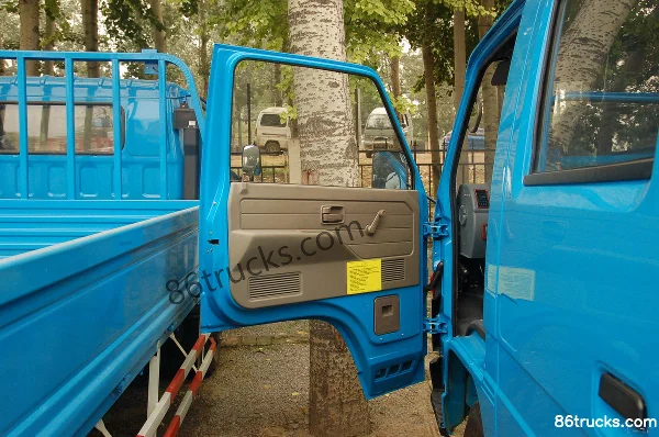 Beijing 1041 102hp 4X2(6 wheels) 3.3m Double Row Flatbed Light Truck (Gasoline) Cab (1) | 86Trucks