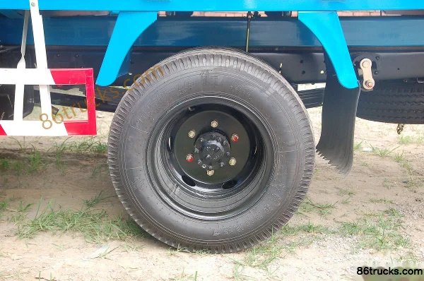 Beijing 1041 102hp 4X2(6 wheels) 3.3m Double Row Flatbed Light Truck (Gasoline) Chassis (3) | 86Trucks