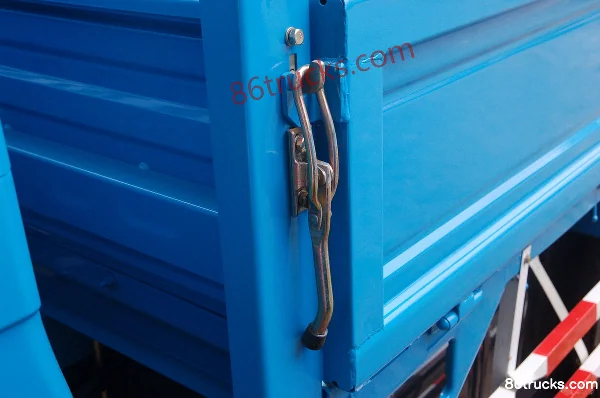 Beijing 1041 102hp 4X2(6 wheels) 3.3m Double Row Flatbed Light Truck (Gasoline) Body (3) | 86Trucks