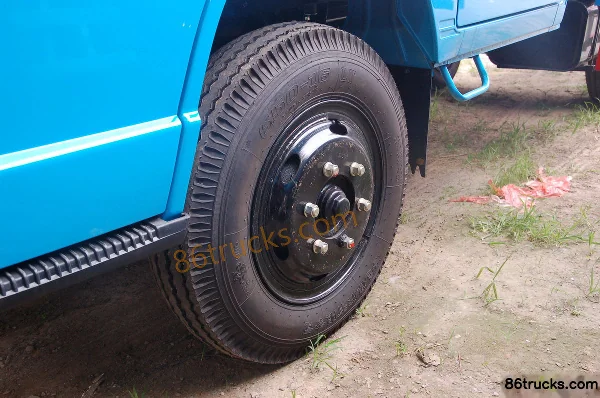 Beijing 1041 102hp 4X2(6 wheels) 3.3m Double Row Flatbed Light Truck (Gasoline) Chassis (1) | 86Trucks