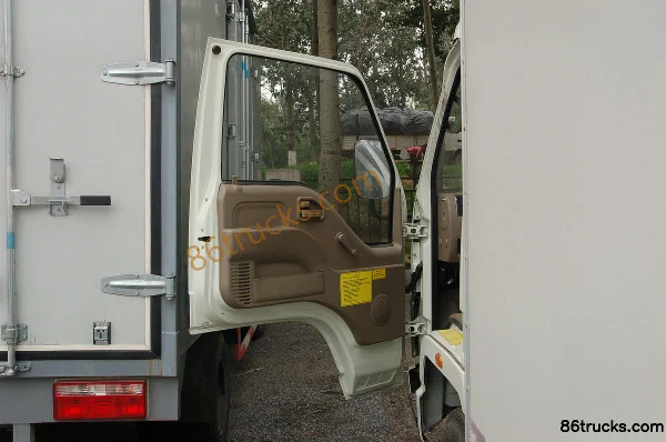 BAIC Qiling 95 hp 4X2(6 wheels) 4.185m Single Row Van Light Truck Cab (1) | 86Trucks