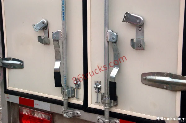 BAIC Qiling 95 hp 4X2(6 wheels) 4.185m Single Row Van Light Truck Body (3) | 86Trucks