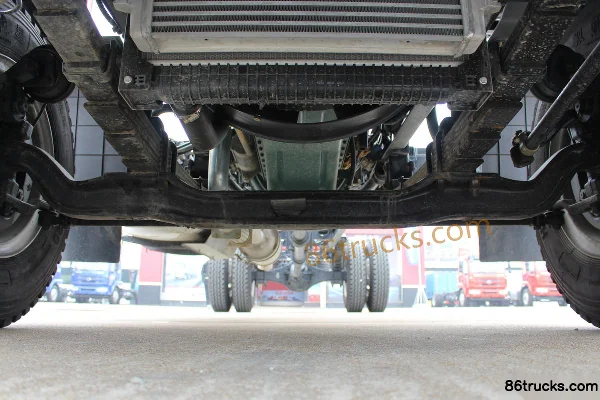FAW Jiefang Qingdao LuV 180 hp 4x2(6 wheels) 7.6m Van Truck Chassis (2) | 86Trucks