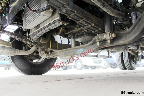 Dongfeng Duolika D6 115 hp 4X2(6 wheels) flammable gas cylinder transport truck Chassis (3) | 86Trucks