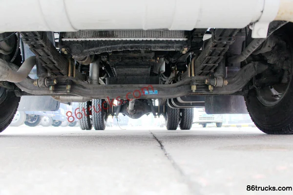 Dongfeng Duolika D6 115 hp 4X2(6 wheels) flammable gas cylinder transport truck Chassis (2) | 86Trucks