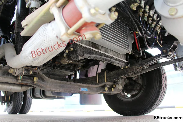 Dongfeng Duolika D6 115 hp 4X2(6 wheels) flammable gas cylinder transport truck Chassis (1) | 86Trucks