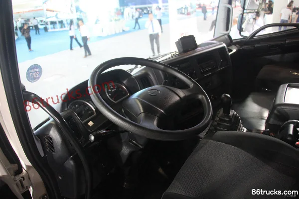 GAC HINO Série 700 camion lourd 300 ch 6X2(8 roues) châssis porte-voitures 6X2R (toit plat) Cabine (3) | 86Trucks
