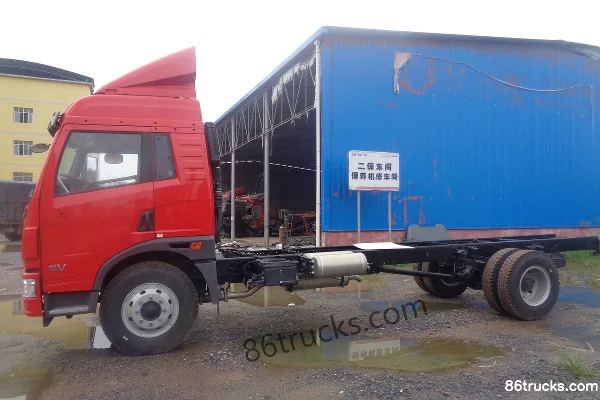 FAW Jiefang Qingdao Long V medium-duty truck 180hp 4X2(6 wheels) stake cargo truck chassis Exterior (3) | 86Trucks