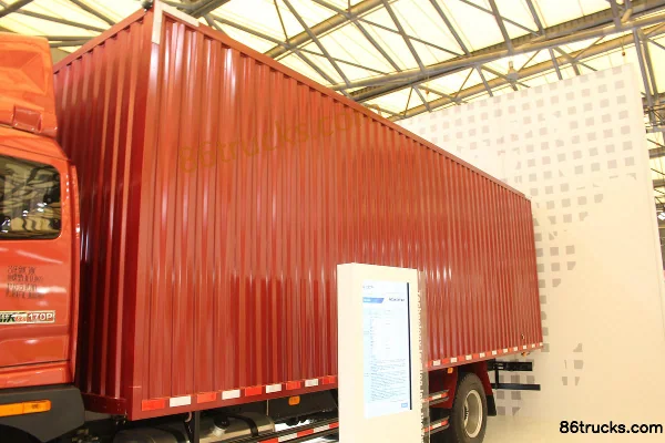 Foton Ruowo 154 hp 4X2(6 wheels) 5.2m Single Row Van Truck Exterior (3) | 86Trucks