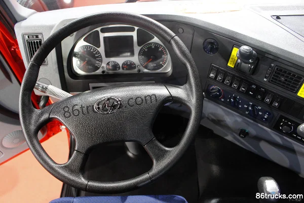 SAIC Hongyan Genlyon C100 heavy truck 390 hp 4X2(6 wheels) tractor truck (flat top) Cab (3) | 86Trucks