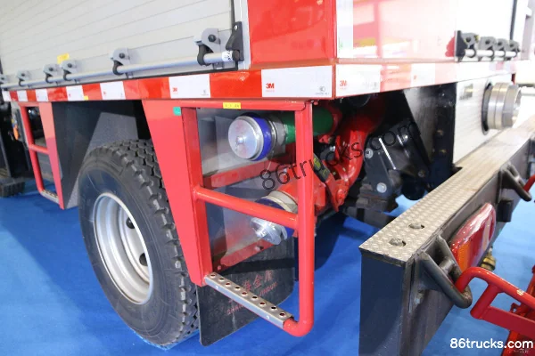 IVECO Eurocargo (Imported) ML100E22 217 hp 4X2(6 wheels) small water tank fire truck chassis Body (2) | 86Trucks