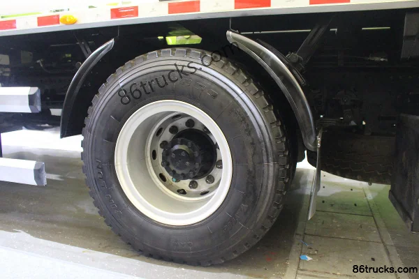Foton Leisha 330 hp 4X2(6 wheels) 27m concrete pump truck Chassis (3) | 86Trucks
