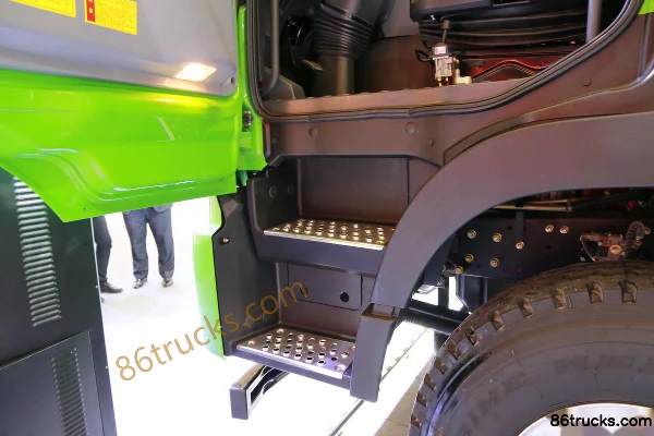 Foton AumanGTL 520hp 6X4(10 wheels) 6.8m dump truck Cab (1) | 86Trucks