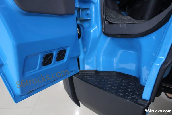 JMC Shunda Standard Edition 102 hp 4X2(6 wheels) 3.1m Single Row Flatbed Light Truck Cab (3) | 86Trucks
