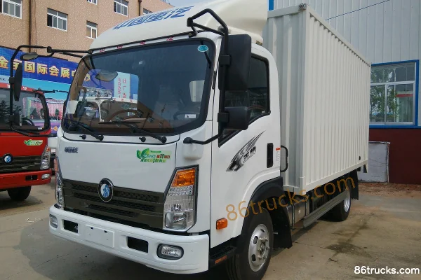 Sinotruk Wangpai 7 Series 95 hp 4X2(6 wheels) 4.1m Single Row Van Light Truck Exterior (3) | 86Trucks