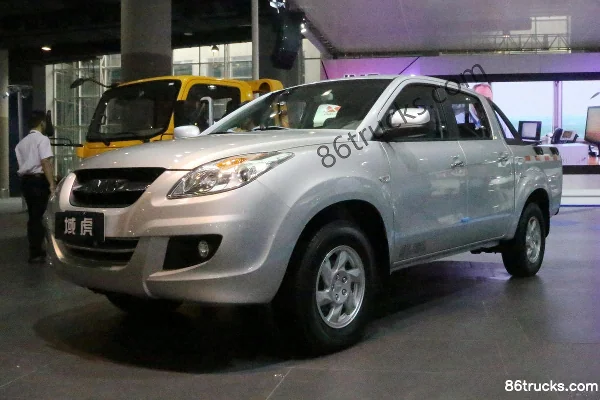 JMC Yuhu 2016 Luxury Edition 2.4L Gasoline 2WD Double Cab Pickup (2) | 86Trucks