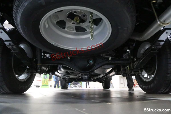 JMC Yuhu 2016 Luxury Edition 2.4L Gasoline 2WD Double Cab Pickup Chassis (4) | 86Trucks