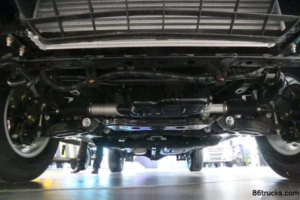 JMC Yuhu 2016 Luxury Edition 2.4L Gasoline 2WD Double Cab Pickup Chassis (2) | 86Trucks