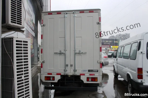 JMC Xinshunda 116 ch 4X2(6 roues) 4,21 m camion léger fourgon cabine avancée (grand conteneur) Extérieur (3) | 86Trucks