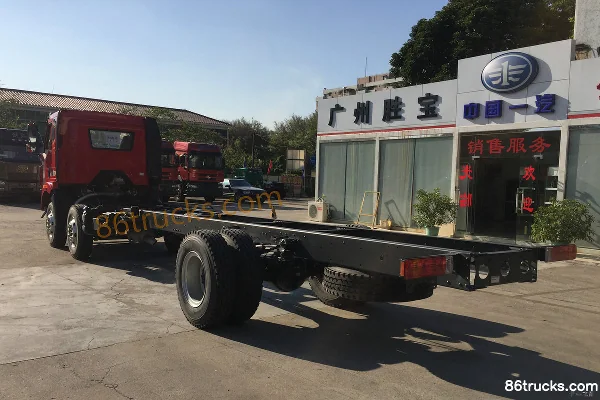 FAW Liute Jinlu Medium Truck 220 hp 6X2(8 wheels) 9.6m Van Truck Chassis Exterior (3) | 86Trucks
