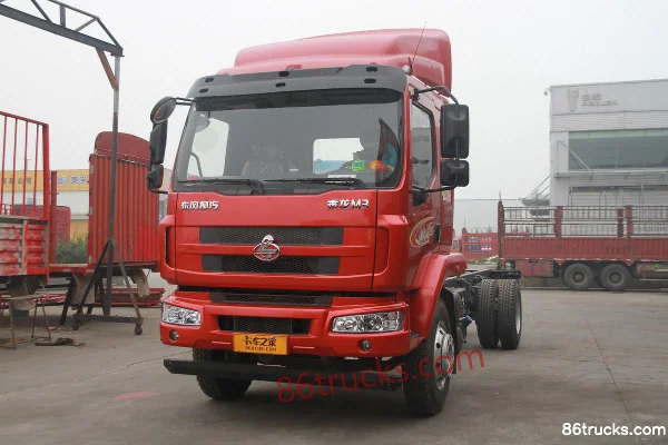 Dongfeng Liuqi Chenglong M3 Medium Truck 180 hp 4X2(6 wheels) 6.8m Stake Truck Chassis Exterior (3) | 86Trucks