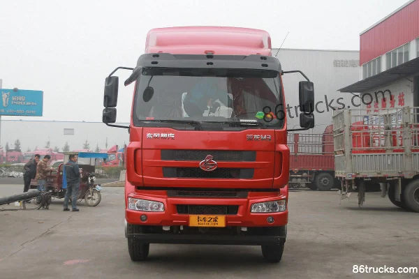 Dongfeng Liuqi Chenglong M3 Medium Truck 180 hp 4X2(6 wheels) 6.8m Stake Truck Chassis Exterior (2) | 86Trucks