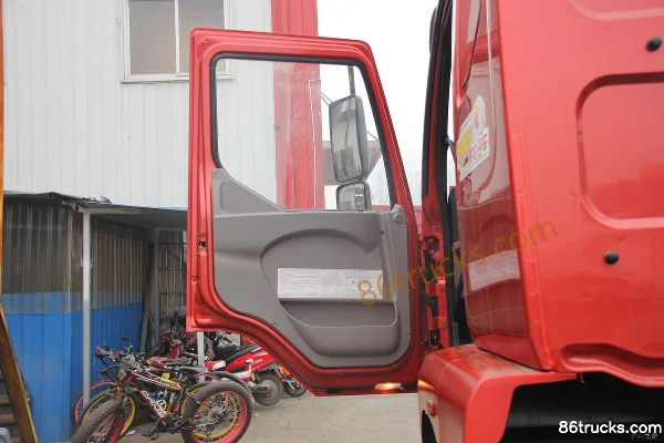 Dongfeng Liuqi Chenglong M3 Medium Truck 180 hp 4X2(6 wheels) 6.8m Stake Truck Chassis Cab (1) | 86Trucks