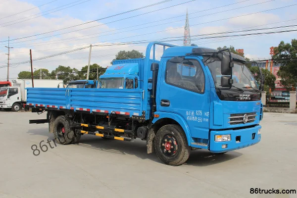 Dongfeng Duolika D7 2018 Light-load version 130hp 4X2(6 wheels) 5.15m single-row flatbed light truck Exterior (3) | 86Trucks